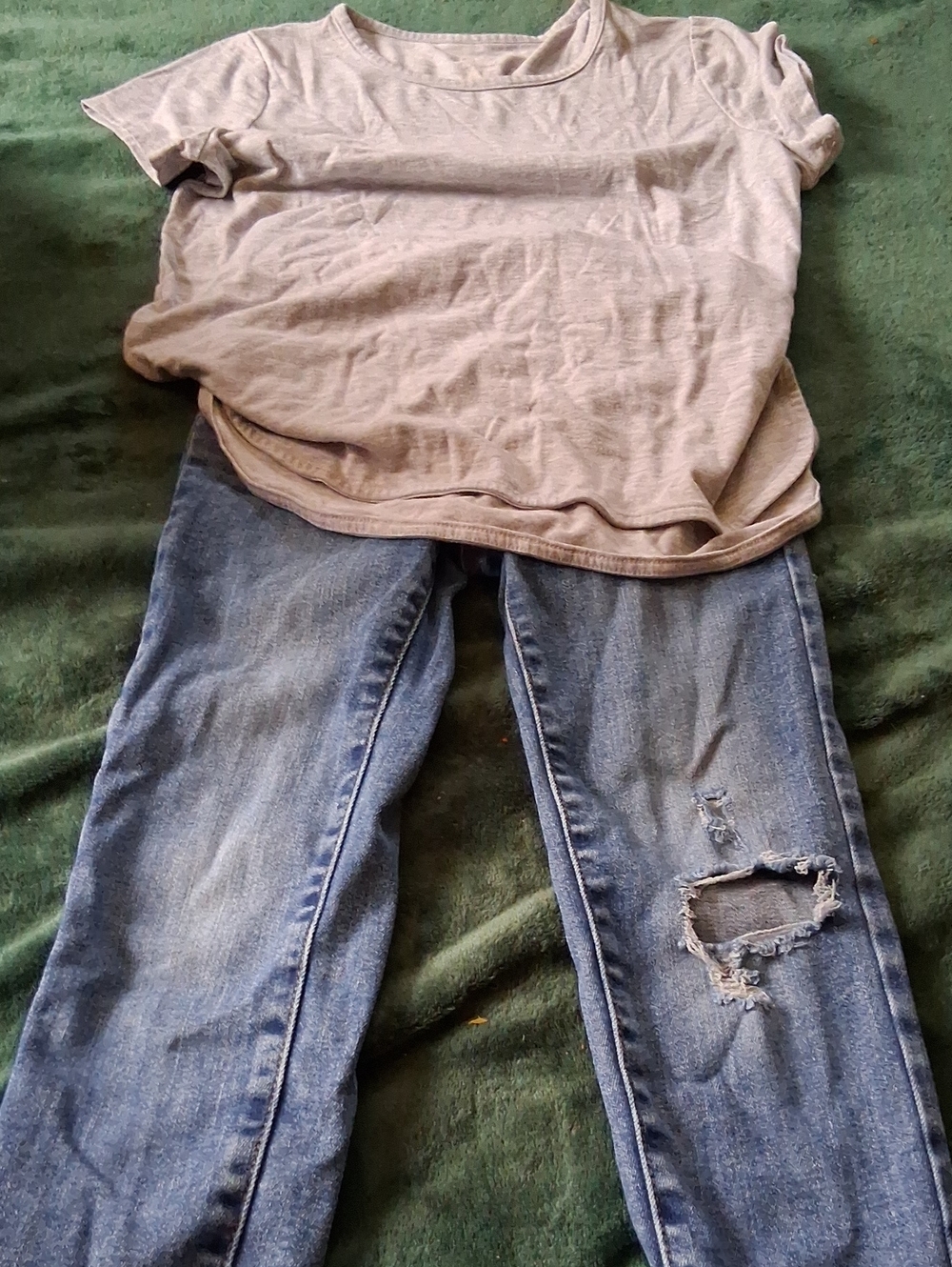 Men's Blue Distressed Jeans - Casual Everyday Style
